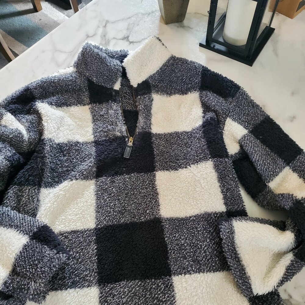 Black & White Plaid  Quarter-Zip Sherpa Pullover size XL